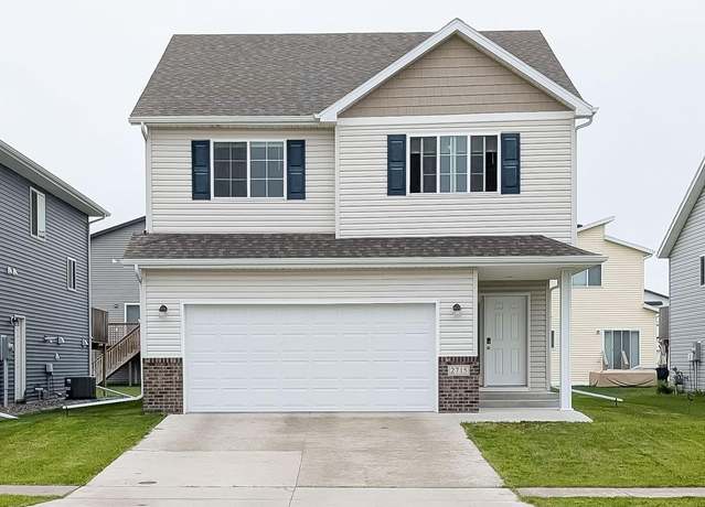 Property at 2715 11th St W, West Fargo, ND 58078, 3 beds, 3 baths