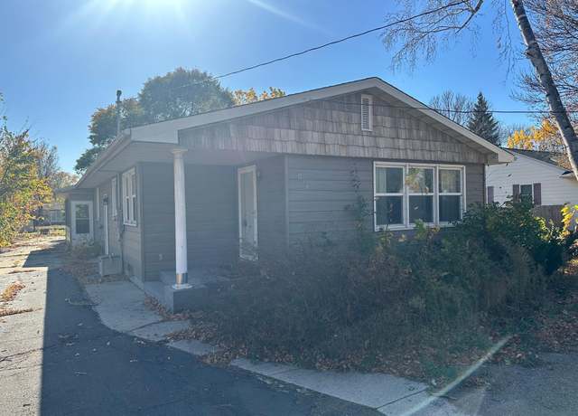 Property at 1031 Willmar Ave SW, Willmar, MN 56201, 3 beds, 2 baths