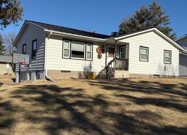 Property at 524 Lincoln St W, Caledonia, MN 55921, 3 beds, 2 baths