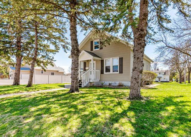 Property at 243 Northview St, Owatonna, MN 55060, 3 beds, 2 baths