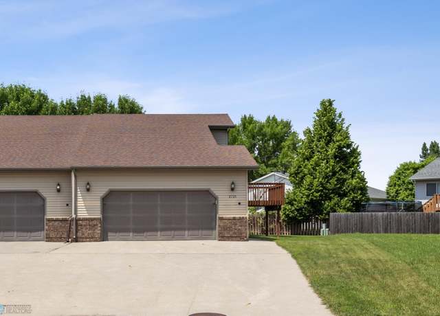 Property at 2721 34th Ave S, Fargo, ND 58104, 3 beds, 2 baths