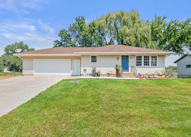 Property at 1001 Eastview Cir, Shakopee, MN 55379, 3 beds, 2 baths