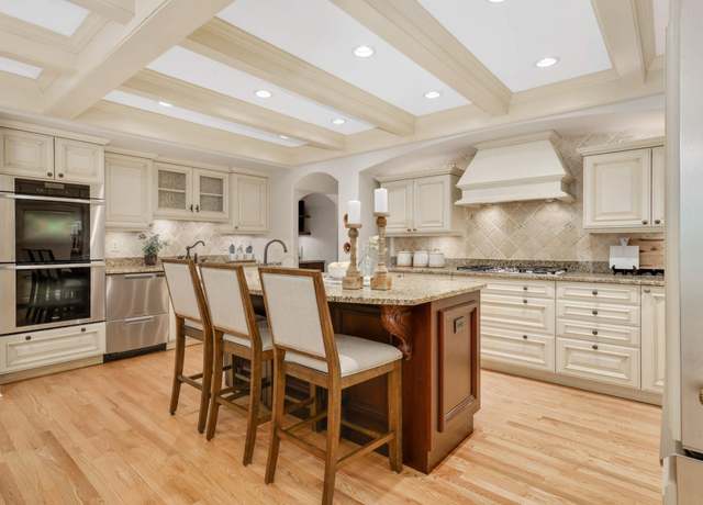 Property at 5844 Deer Trail Cir, Woodbury, MN 55129, 5 beds, 3 baths