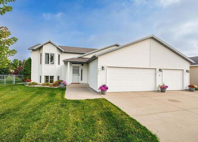 Property at 1626 17th Ave E, West Fargo, ND 58078, 4 beds, 3 baths