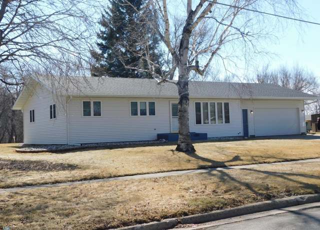 Property at 513 3rd Ave W, Fargo, ND 58078, 4 beds, 2 baths