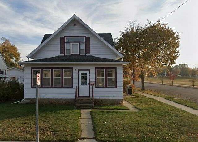 Property at 1946 3rd St N, Saint Cloud, MN 56303, 4 beds, 3 baths