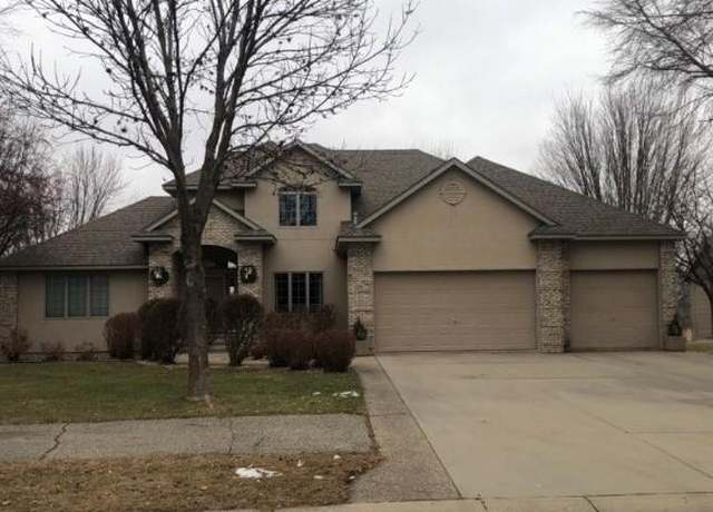 Property at 1427 8th Ave SW, Hutchinson, MN 55350, 4 beds, 4 baths