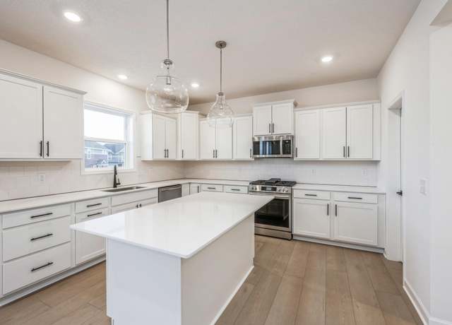 Property at 11327 Kingsview Ln N, Dayton, MN 55369, 4 beds, 3 baths