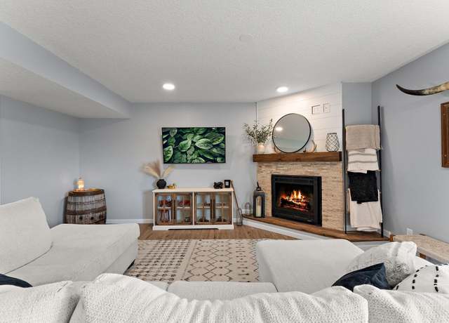 Property at 809 Cologne Ln, Waverly, MN 55390, 5 beds, 3 baths