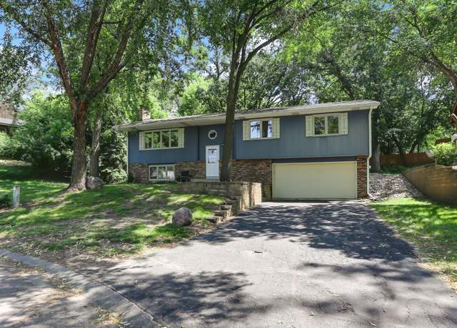 Property at 570 Crestview Dr S, Maplewood, MN 55119, 3 beds, 2 baths