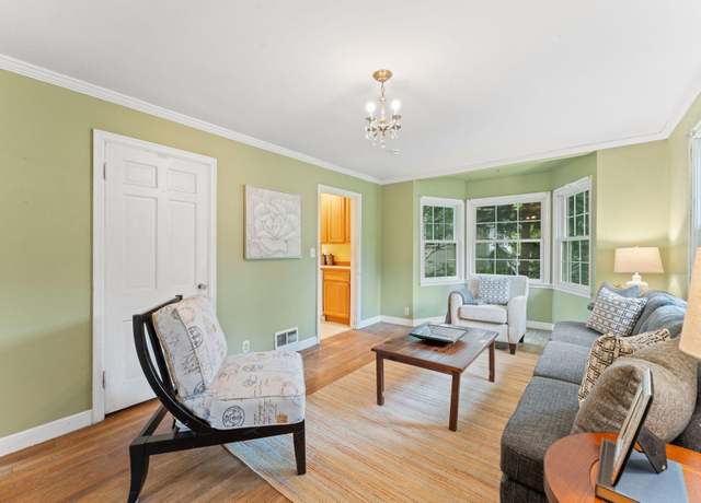 Property at 1010 Summit Ave, South Saint Paul, MN 55075, 4 beds, 2 baths