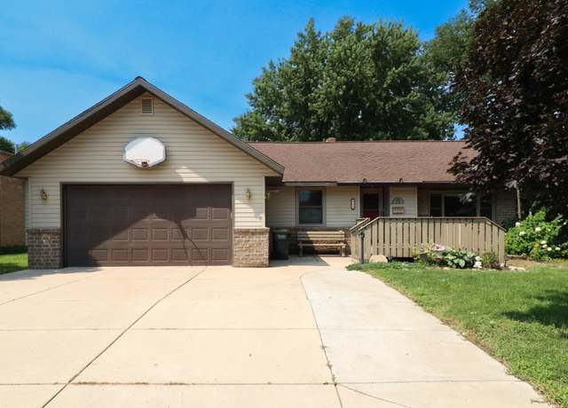 Property at 618 Koronis Ave, Paynesville, MN 56362, 3 beds, 2 baths