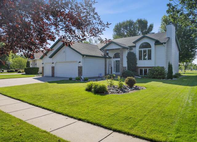 Property at 1431 Maple Ln, West Fargo, ND 58078, 4 beds, 2 baths