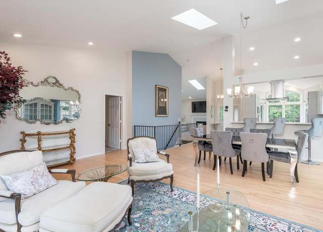 Property at 17472 Frondell Ct, Eden Prairie, MN 55347, 3 beds, 3 baths