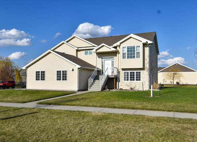 Property at 2200 36 St S, Moorhead, MN 56560, 4 beds, 3 baths