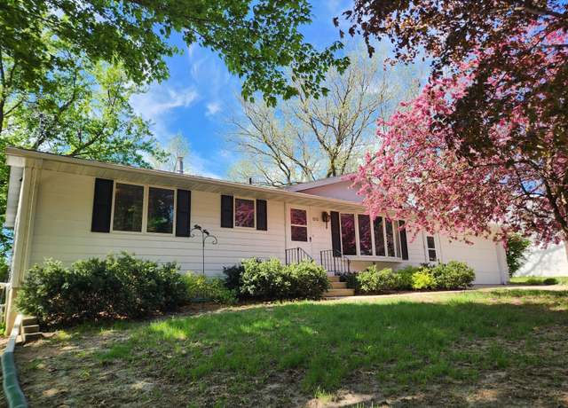 Property at 1313 Southview Ln, Albert Lea, MN 56007, 4 beds, 2 baths