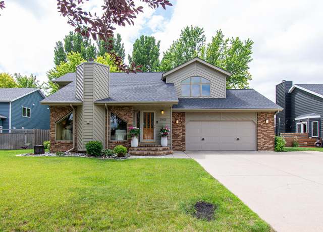 Property at 2902 24th Ave S, Fargo, ND 58103, 5 beds, 4 baths