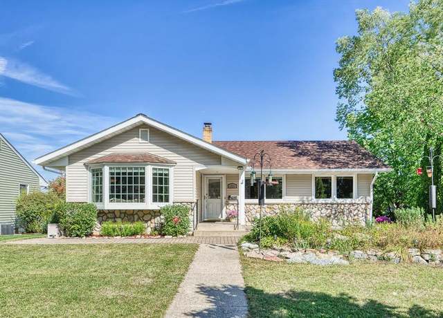 Photo of 1881 Munster Ave, Saint Paul, MN 55116