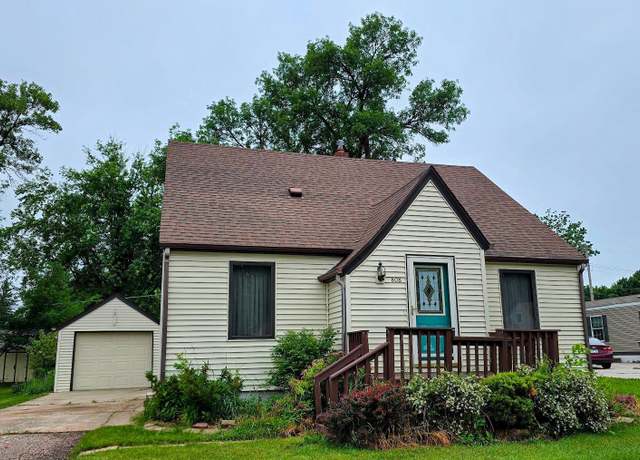 Property at 808 5th St SW, Pipestone, MN 56164, 3 beds, 3 baths