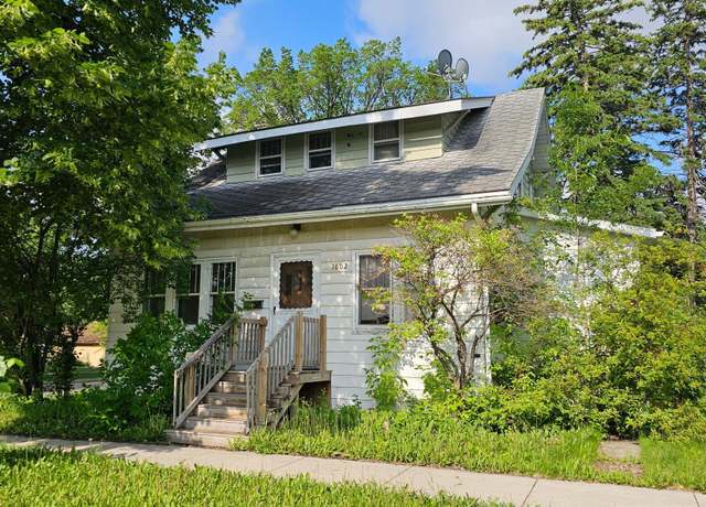 Property at 1602 11th St N, Fargo, ND 58102, 4 beds, 2 baths
