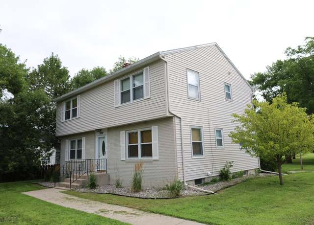 Property at 920 Main St, Breckenridge, MN 56520, 4 beds, 2 baths