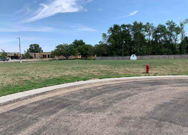 Property at 301 Mueller Dr, Hendricks, MN 56136