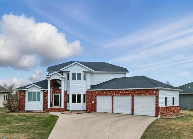 Property at 4114 Timberline Dr S, Fargo, ND 58104, 6 beds, 4 baths