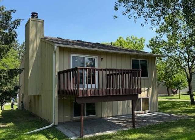 Property at 7813 Rimbley Rd, Woodbury, MN 55125, 4 beds, 2 baths
