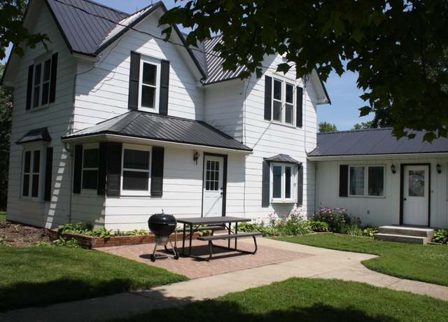 Property at 10698 625th Ave, Emmons, MN 56029, 3 beds, 3 baths