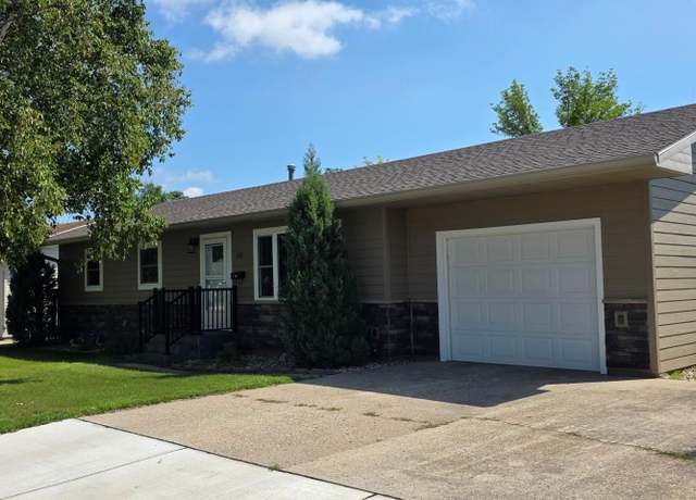 Property at 120 Secarse Dr, Valley City, ND 58072, 3 beds, 2 baths