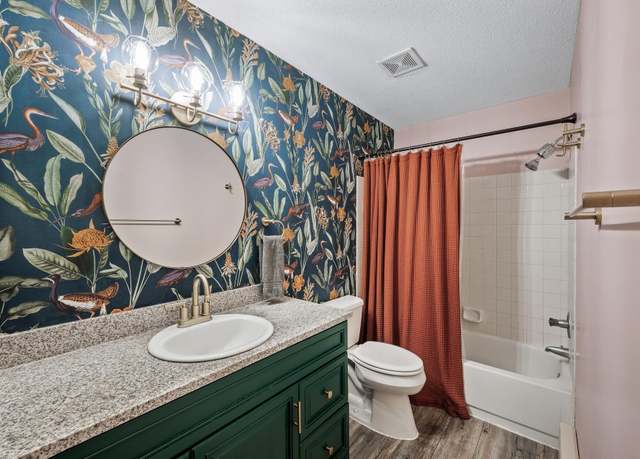 Property at 2250 Ridge Dr #31, Saint Louis Park, MN 55416, 1 bed, 1 bath