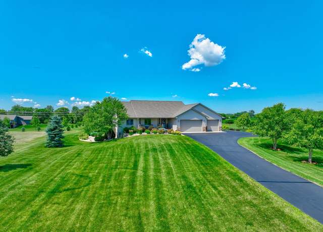 Property at 1532 96th St, New Richmond, WI 54017, 4 beds, 4 baths