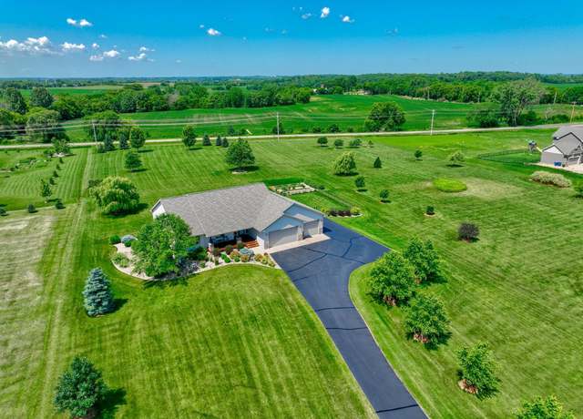 Property at 1532 96th St, New Richmond, WI 54017, 4 beds, 4 baths
