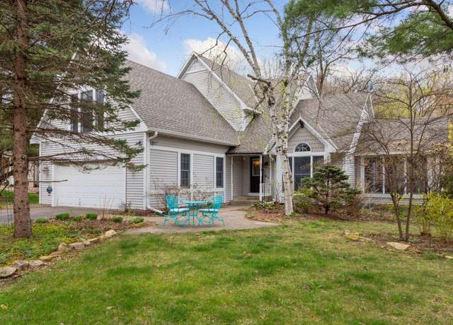 Property at 1890 Golf View Dr, River Falls, WI 54022, 4 beds, 4 baths