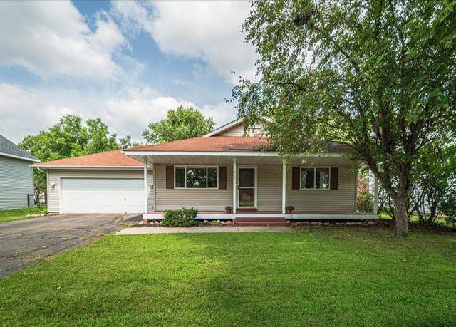 Property at 905 Spruce St, Farmington, MN 55024, 2 beds, 2 baths