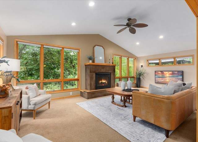 Property at 2513 Burl Oak Curv, Hudson, WI 54016, 5 beds, 3 baths