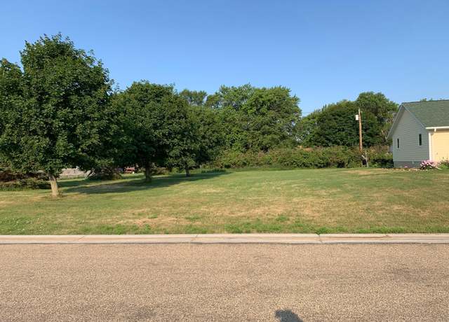 Property at 304 Mueller Dr, Hendricks, MN 56136