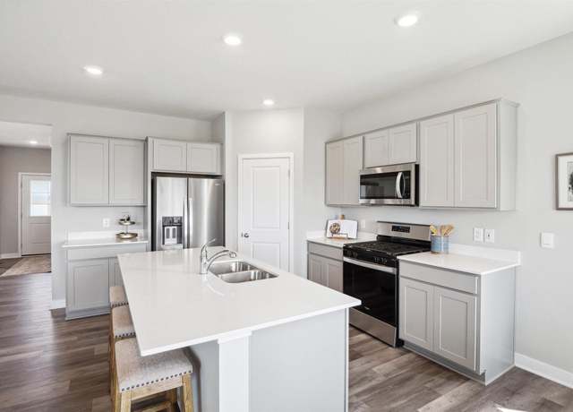 Property at 8337 Brumby Trl, Woodbury, MN 55129, 5 beds, 3 baths