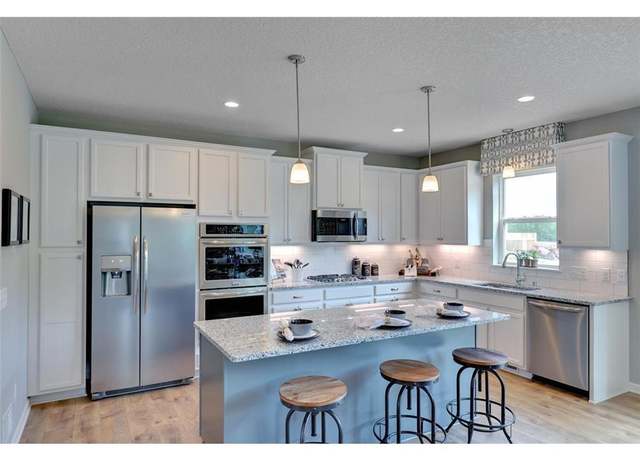 Property at 8325 Brumby Trl, Woodbury, MN 55129, 5 beds, 4 baths
