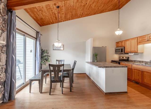 Property at 8372 Lower 138th Ct, Apple Valley, MN 55124, 4 beds, 2 baths