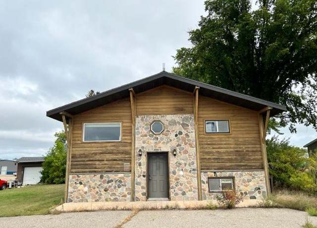 Property at 614 Ash Ave NE, Wadena, MN 56482, 2 beds, 1 bath