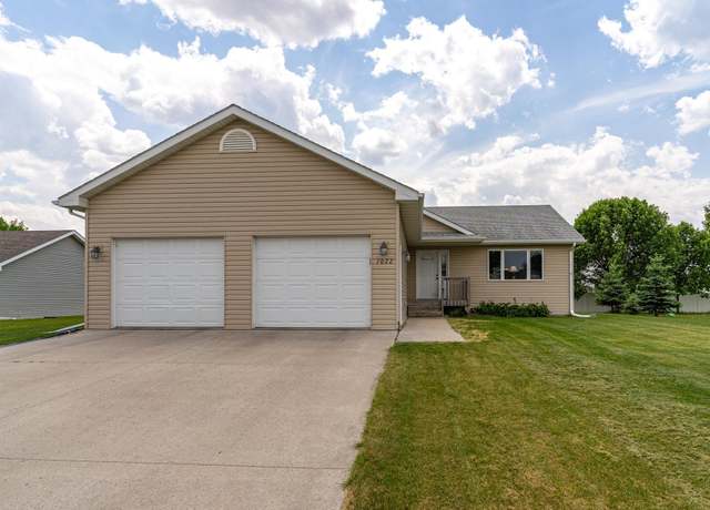 Property at 1022 Wilson Ave, Crookston, MN 56716, 5 beds, 3 baths