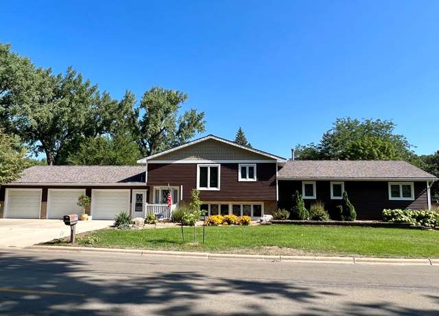 Property at 1010 Martin Rd, Albert Lea, MN 56007, 3 beds, 3 baths