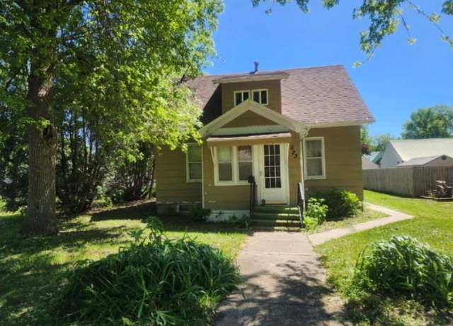 Property at 523 2nd Ave SE, Wells, MN 56097, 3 beds, 1 bath