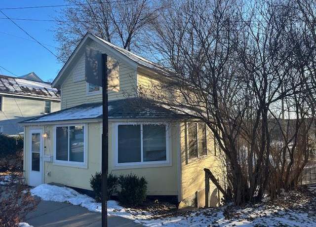 Property at 472 3rd St, Excelsior, MN 55331, 1 bed, 1 bath
