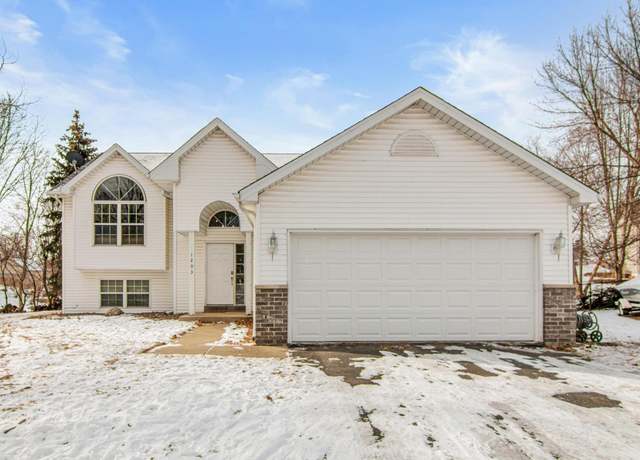 Property at 1203 Hemlock Cir, Buffalo, MN 55313, 4 beds, 2 baths