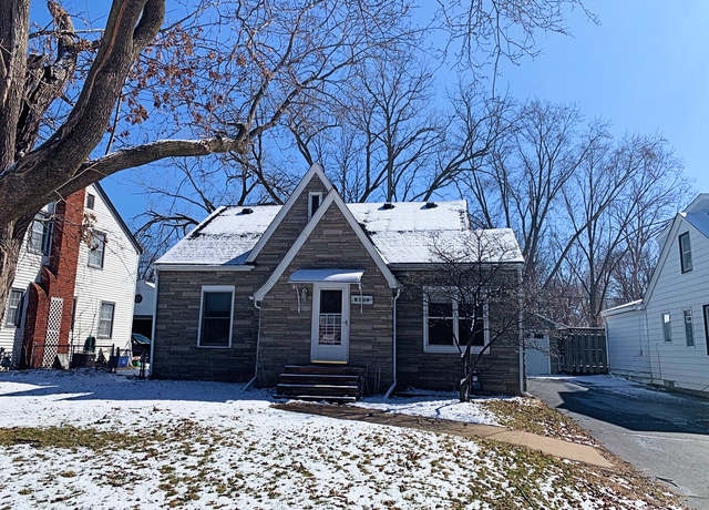 Property at 1852 Flandrau St, Maplewood, MN 55109, 4 beds, 1 bath