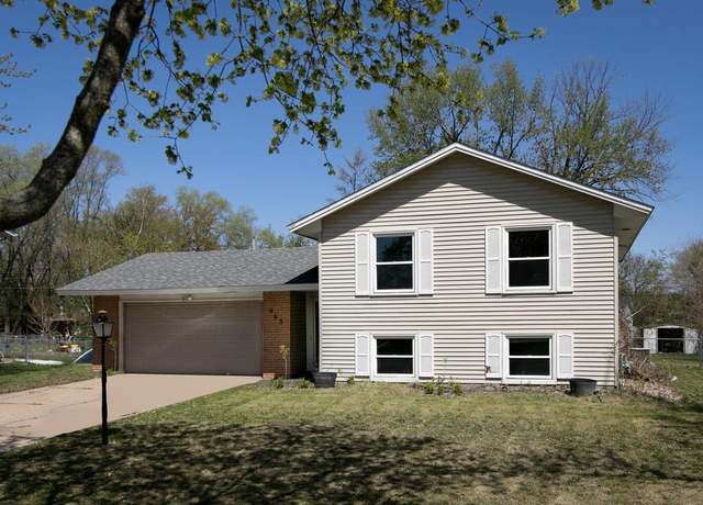 Property at 965 Whitney Dr, Apple Valley, MN 55124, 3 beds, 2 baths
