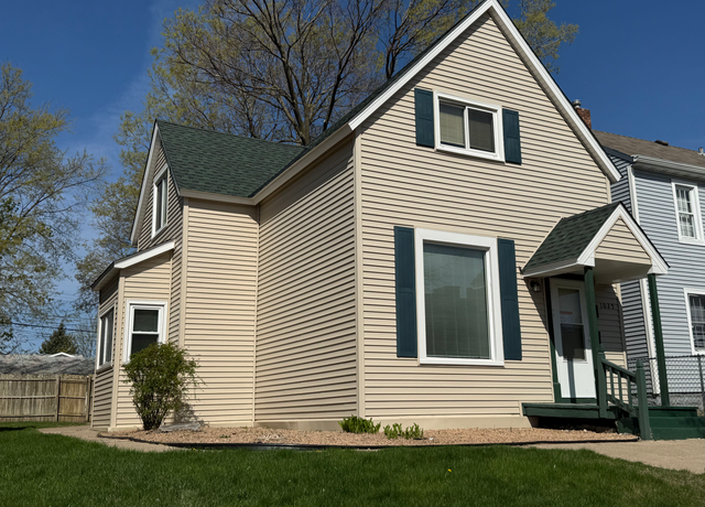 Property at 1025 Galtier St, Saint Paul, MN 55117, 4 beds, 2 baths