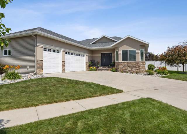 Property at 4508 Beach Ln S, Fargo, ND 58104, 5 beds, 3 baths